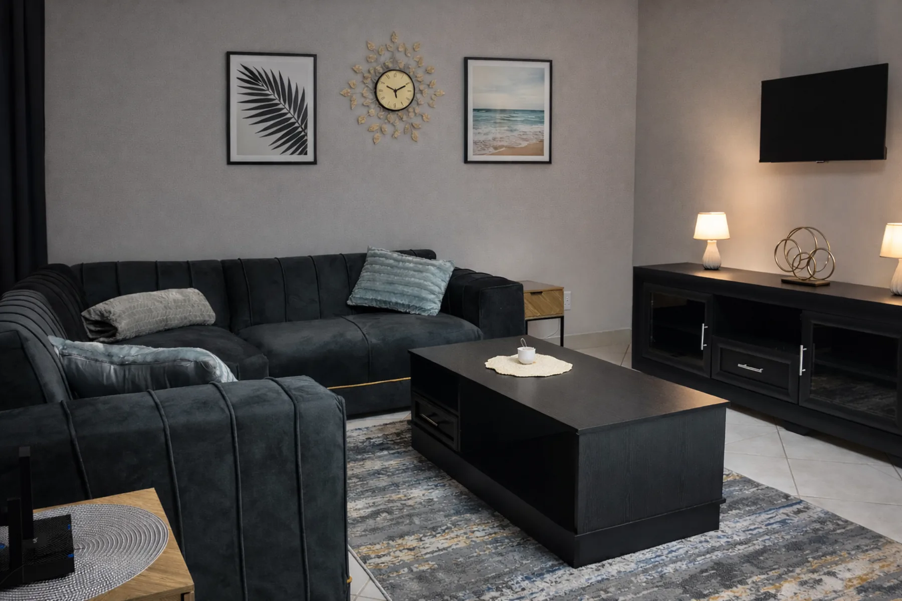 Lounge – plush seating